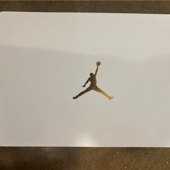 W’s Never worn, NIB, 8.5 Jordan Retro Low 11 White / Pure Violet